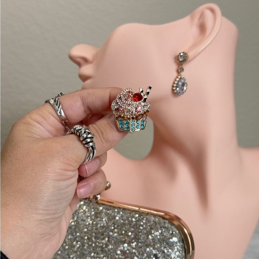 ⚜️❤️‍🔥 Cakéz Colorful Cupcake Brooch with Crystals 🧁💎 - Picture 9 of 9